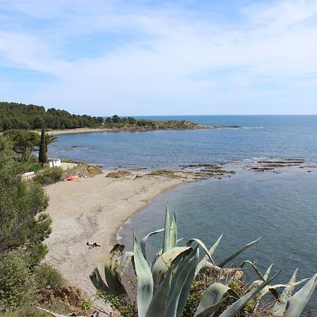 A Chic Four-Person Apartment By The Beach At Cap Ras Llança Exterior foto